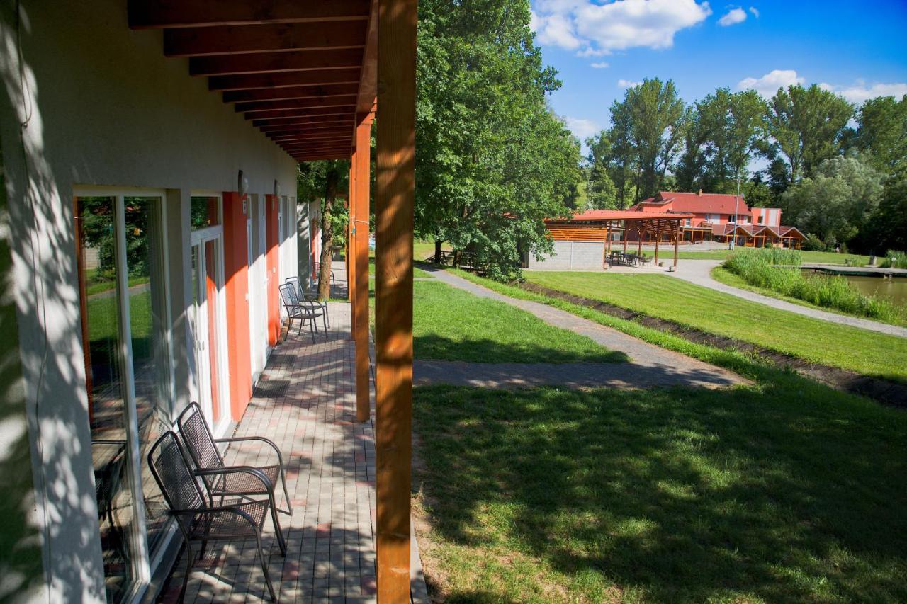 Penzion Amfik Bukovina Popovice  المظهر الخارجي الصورة